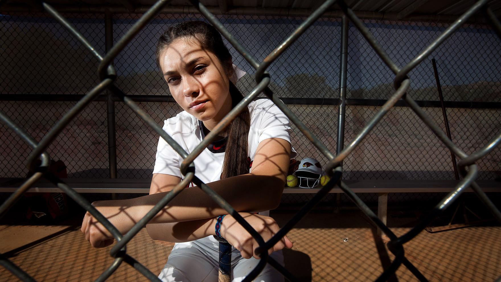 Briana Garcilazo, de Rio Rico, está ansiosa por combinar el softbol con la enfermería